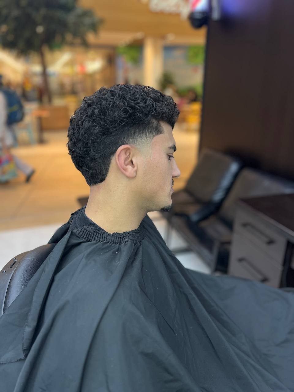 Locken mit Low Fade